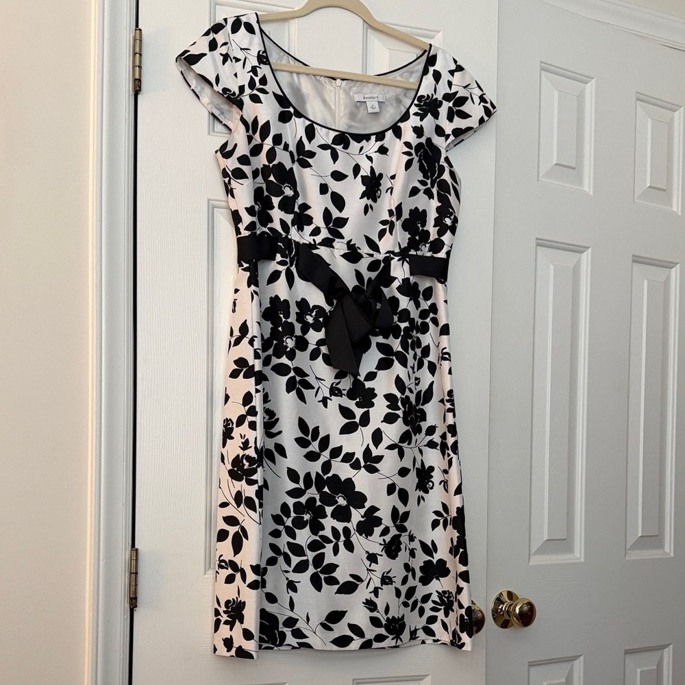 Black and White Floral Cap-Sleeve Midi Dress